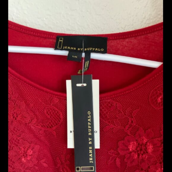 ❤️3/$12 NWT Jeans by Buffalo Red Lacey Top size Large - Picture 4 of 5